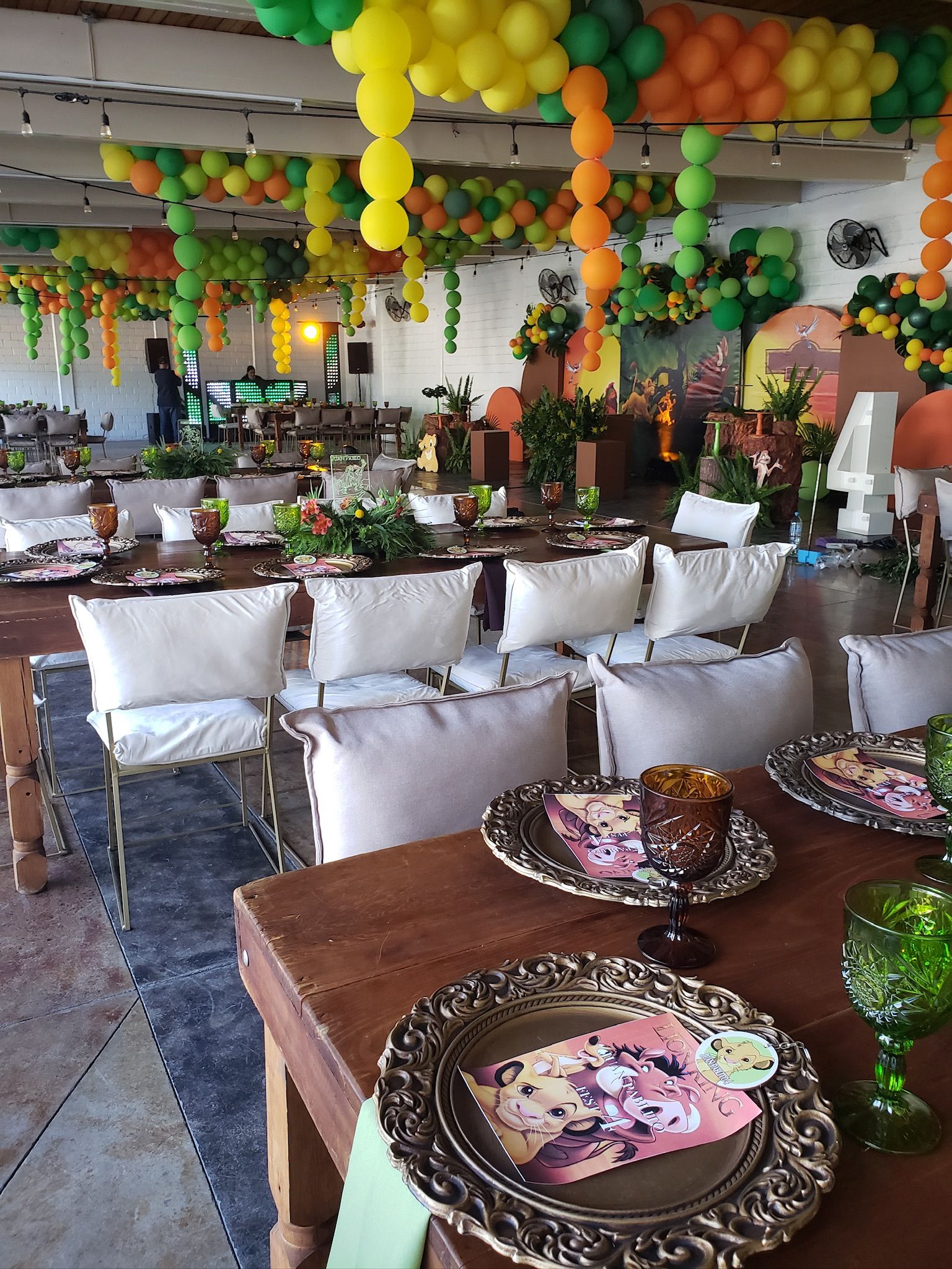 Fiesta infantil con decoración colorida