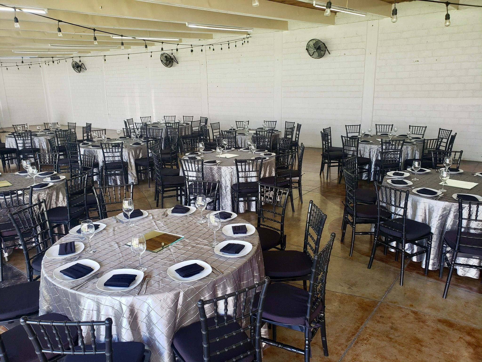 Reunión familiar en salón de eventos